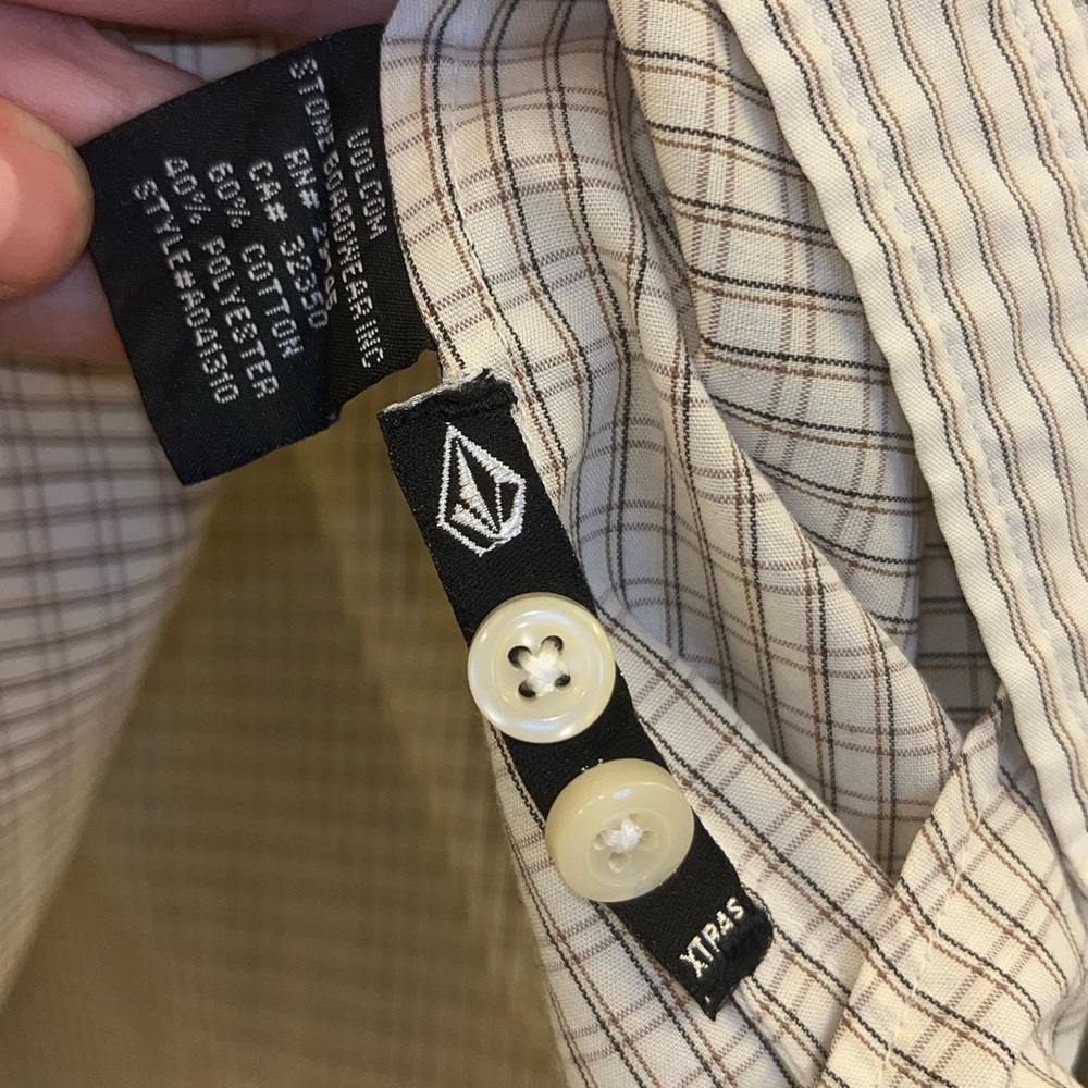 Volcom buttoned shirt L - Picture 5 of 8